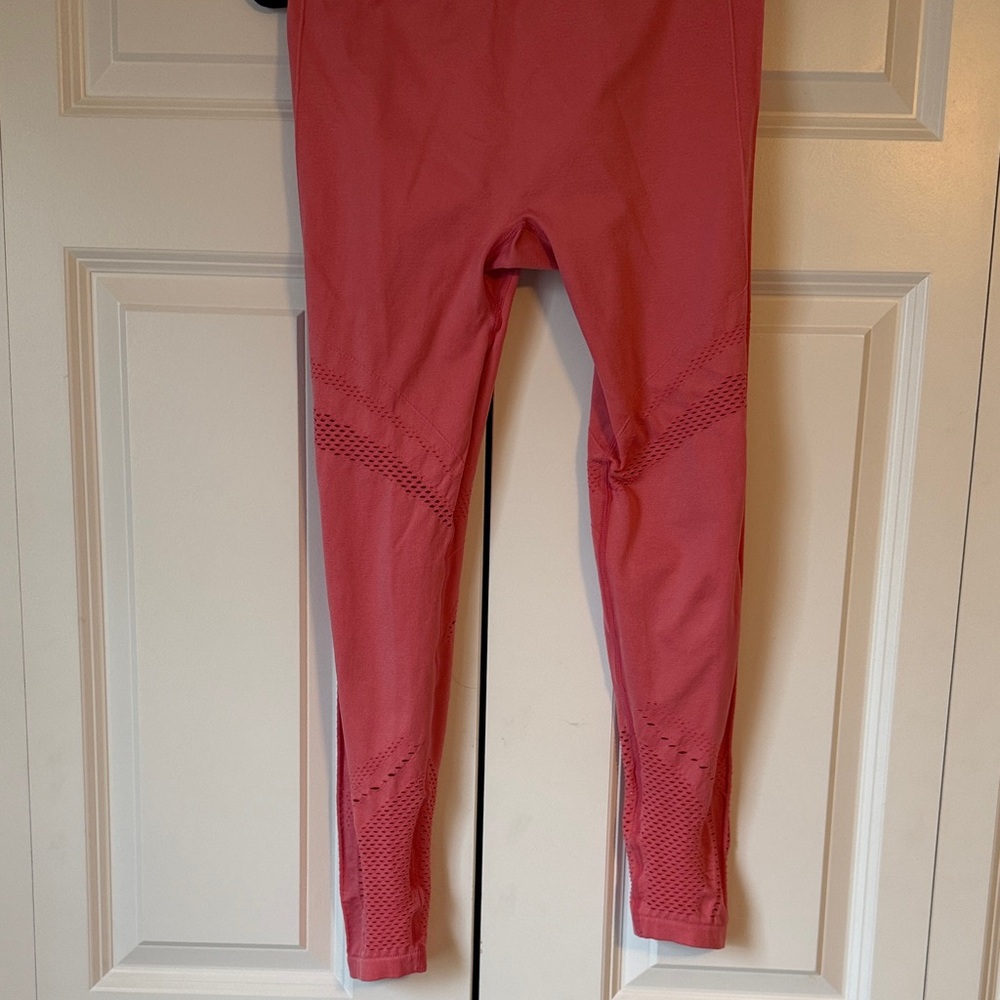 Women’s Pink Leggings with open-hole Detail. XL